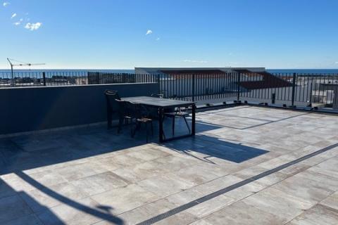 Stanovanje v Novigradu s stre&scaron;no teraso in pogledom na morje