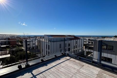 Stanovanje v Novigradu s stre&scaron;no teraso in pogledom na morje