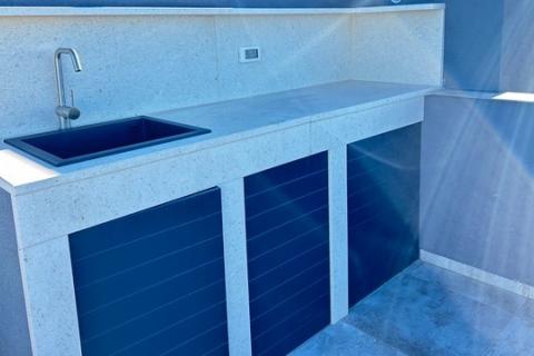 Stanovanje v Novigradu s stre&scaron;no teraso in pogledom na morje