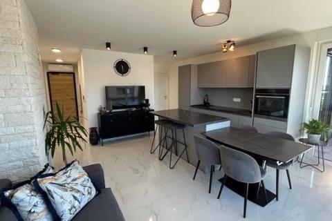 Stanovanje v Novigradu s stre&scaron;no teraso in pogledom na morje