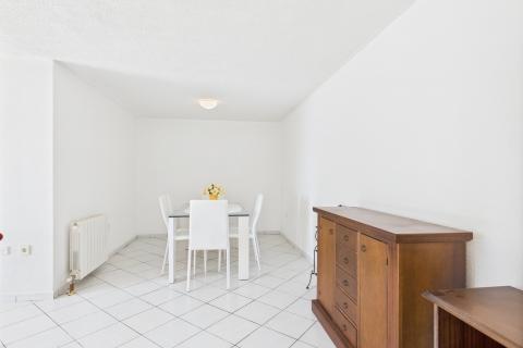 Novi Vinodolski &ndash; huis met garage en tuin, tweede rij van de zee