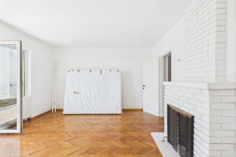 Novi Vinodolski &ndash; huis met garage en tuin, tweede rij van de zee