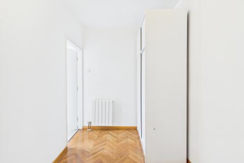 Novi Vinodolski &ndash; huis met garage en tuin, tweede rij van de zee