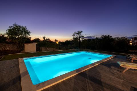 Labin, Istra - kamena kuća s bazenom i okućnicom od 2010m2