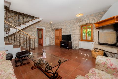 Labin, Istra - kamena kuća s bazenom i okućnicom od 2010m2