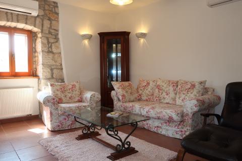 Labin, Istra - kamena kuća s bazenom i okućnicom od 2010m2