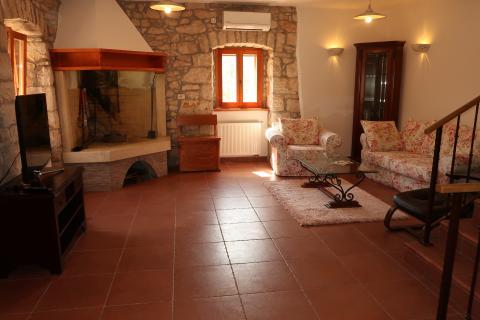 Labin, Istra - kamena kuća s bazenom i okućnicom od 2010m2