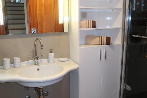 Labin, Istra - kamena kuća s bazenom i okućnicom od 2010m2