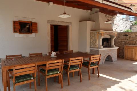 Labin, Istra - kamena kuća s bazenom i okućnicom od 2010m2