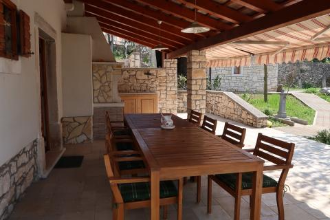 Labin, Istra - kamena kuća s bazenom i okućnicom od 2010m2