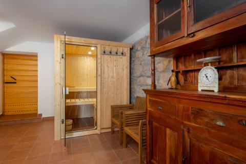 Labin, Istra - kamena kuća s bazenom i okućnicom od 2010m2