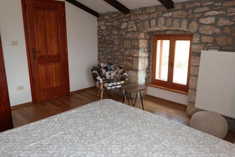 Labin, Istra - kamena kuća s bazenom i okućnicom od 2010m2