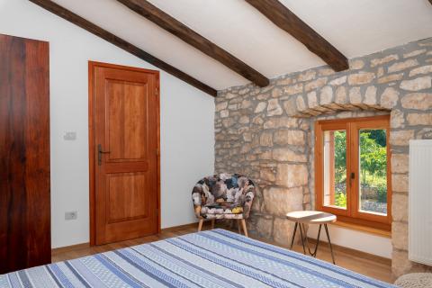 Labin, Istra - kamena kuća s bazenom i okućnicom od 2010m2