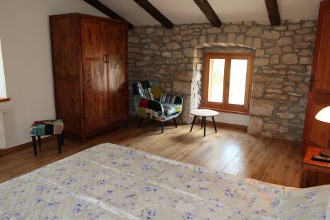 Labin, Istra - kamena kuća s bazenom i okućnicom od 2010m2