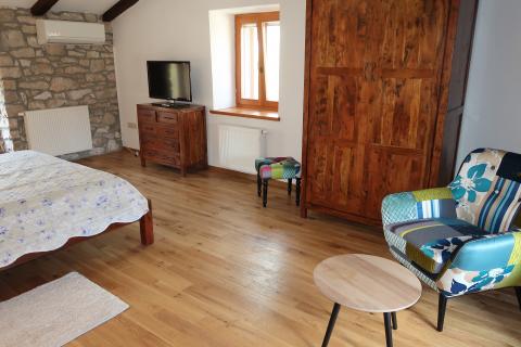 Labin, Istra - kamena kuća s bazenom i okućnicom od 2010m2