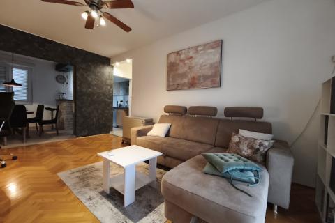 Flat/Appartement &Scaron;kurinje, Rijeka, 60m2