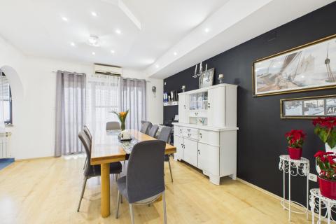 Flat/Appartement Police Piri&scaron;će, Ozalj, 78m2