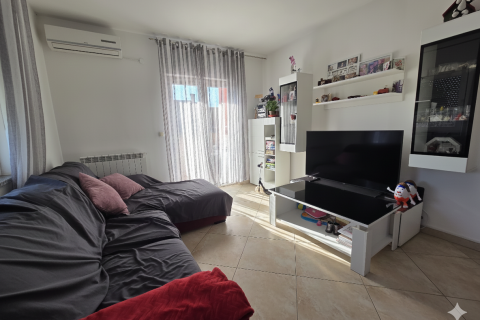 Flat/Appartement Dražice, Jelenje, 77m2