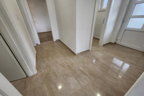 Flat/Appartement Sar&scaron;oni, Vi&scaron;kovo, 82,75m2