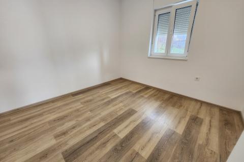 Flat/Appartement Sar&scaron;oni, Vi&scaron;kovo, 82,75m2