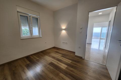 Flat/Appartement Sar&scaron;oni, Vi&scaron;kovo, 82,75m2