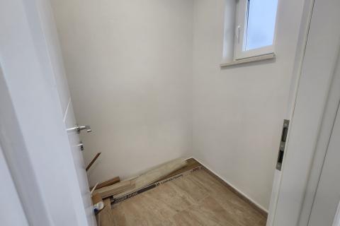 Flat/Appartement Sar&scaron;oni, Vi&scaron;kovo, 82,75m2
