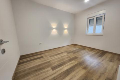 Flat/Appartement Sar&scaron;oni, Vi&scaron;kovo, 82,75m2