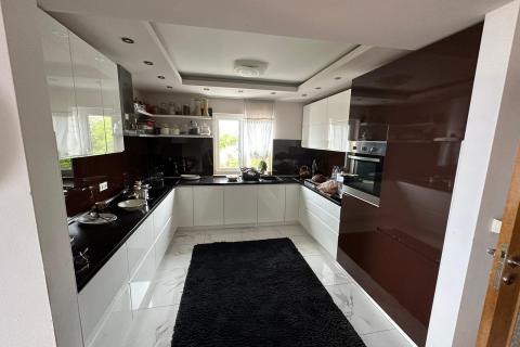 Crikvenica &ndash; ruim driekamerappartement voor gezinsleven