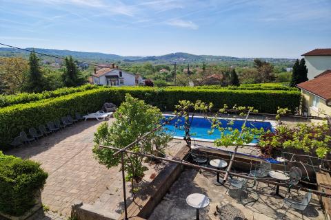 Rijeka, Vi&scaron;kovo - obiteljski pansion s bazenom i panoramskim pogledom