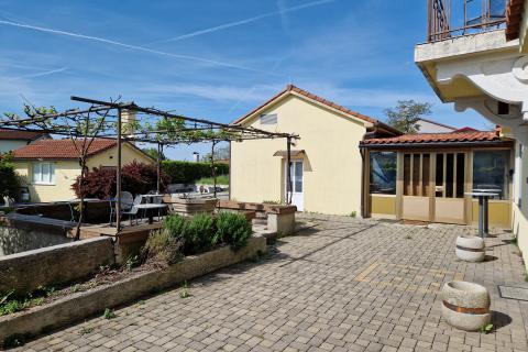 Rijeka, Vi&scaron;kovo - obiteljski pansion s bazenom i panoramskim pogledom