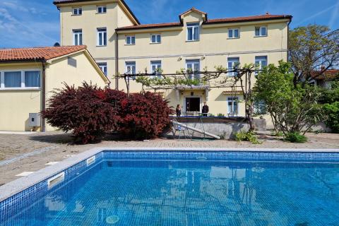 Rijeka, Vi&scaron;kovo - obiteljski pansion s bazenom i panoramskim pogledom