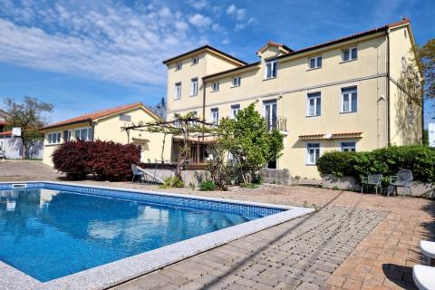 Rijeka, Vi&scaron;kovo - obiteljski pansion s bazenom i panoramskim pogledom