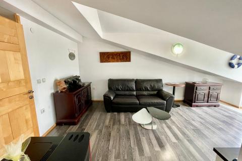 Jadranovo &ndash; langetermijnverhuur van een eenkamerappartement op 200 m van de zee