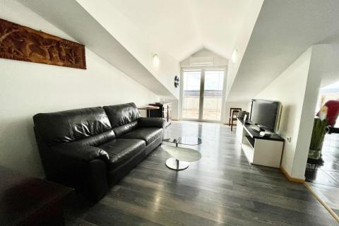 Jadranovo &ndash; langetermijnverhuur van een eenkamerappartement op 200 m van de zee