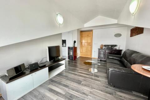 Jadranovo &ndash; langetermijnverhuur van een eenkamerappartement op 200 m van de zee