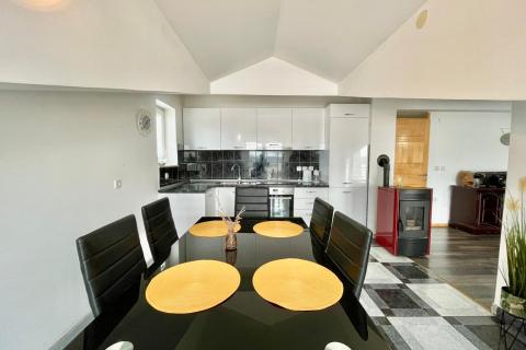 Jadranovo &ndash; langetermijnverhuur van een eenkamerappartement op 200 m van de zee