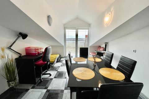 Jadranovo &ndash; langetermijnverhuur van een eenkamerappartement op 200 m van de zee