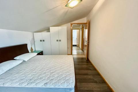 Jadranovo &ndash; langetermijnverhuur van een eenkamerappartement op 200 m van de zee