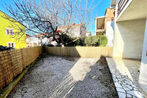 Crikvenica &ndash; gerenoveerd tweekamerappartement met tuin