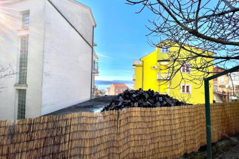 Crikvenica &ndash; gerenoveerd tweekamerappartement met tuin