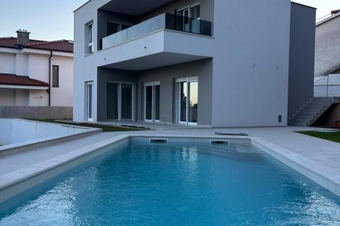 Huis Ćikovići, Kastav, 185m2