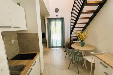 Истрия, Новиград, однокомнатная квартира с галереей, 200 м от моря