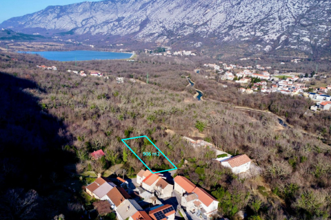 Crikvenica, Tribalj - ravno građevinsko zemlji&scaron;te od 900 m&sup2;