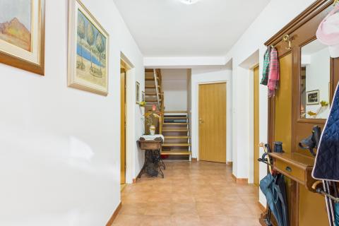 Crikvenica, Selce - kuća sa poslovnim prostorom 1. red uz more