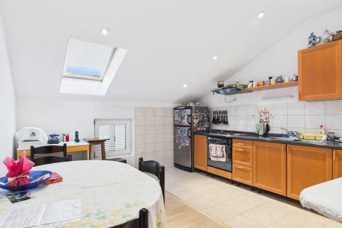 Crikvenica, Selce - kuća sa poslovnim prostorom 1. red uz more