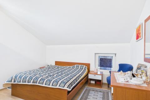 Crikvenica, Selce - kuća sa poslovnim prostorom 1. red uz more