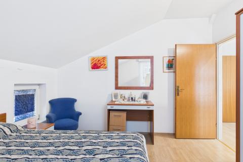 Crikvenica, Selce - kuća sa poslovnim prostorom 1. red uz more