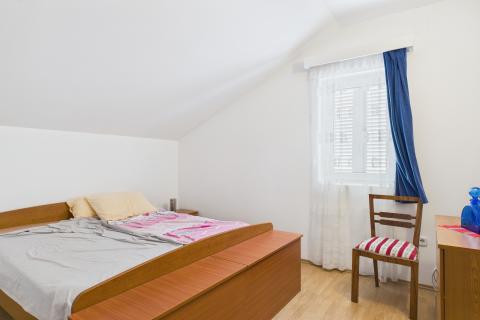 Crikvenica, Selce - kuća sa poslovnim prostorom 1. red uz more