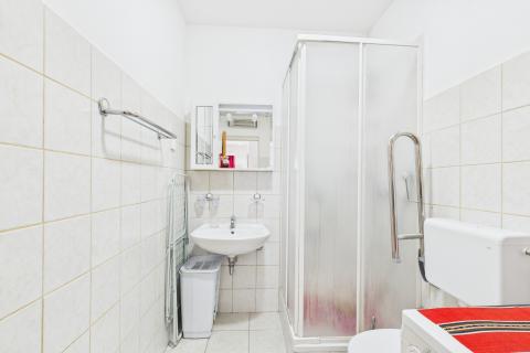 Crikvenica, Selce - kuća sa poslovnim prostorom 1. red uz more