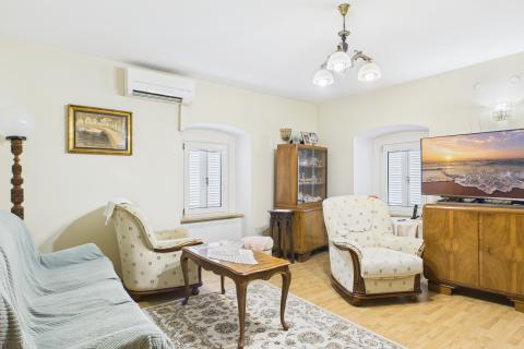 Crikvenica, Selce - kuća sa poslovnim prostorom 1. red uz more